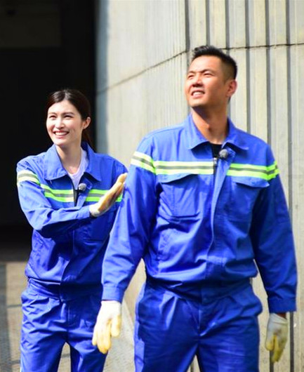 超模何穗偶遇麥克隋，聯(lián)合惡整陳建州